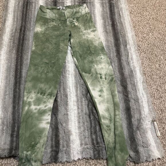 5/$50 Fashion Nova Sage Green Tie Dye Leggings Size Small - Picture 5 of 6